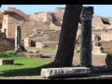 04858 ostia - regio i - insula xiv - ninfeo (i,xiv,1) - ecke ecke via della foce - ecke decumanus maximus.jpg